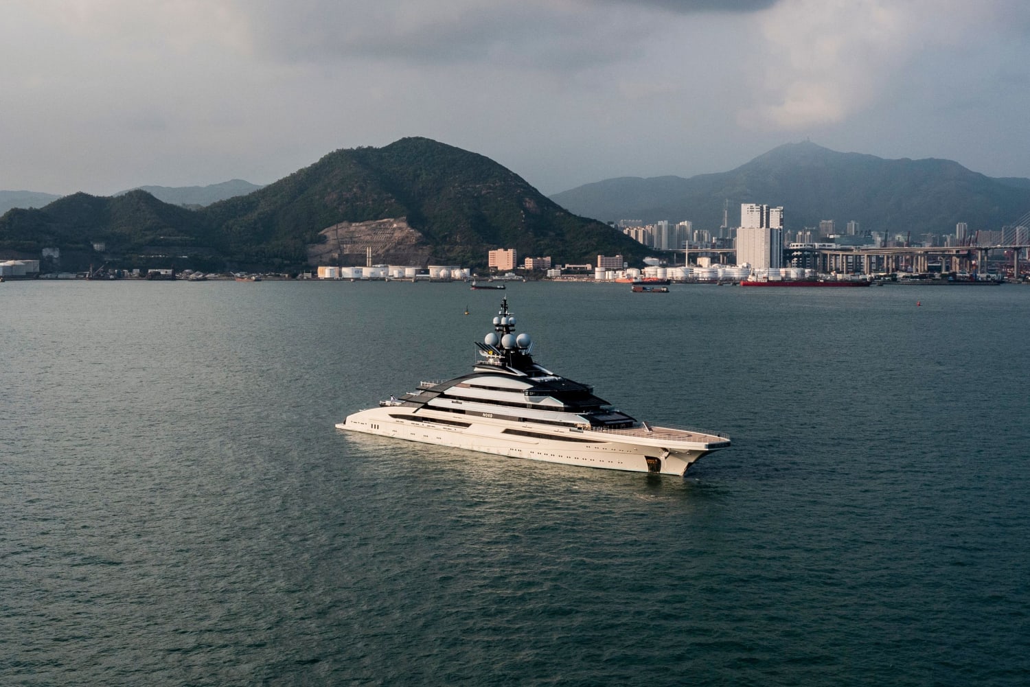 Superyacht struggle: Is Hong Kong now safe harbor for ...