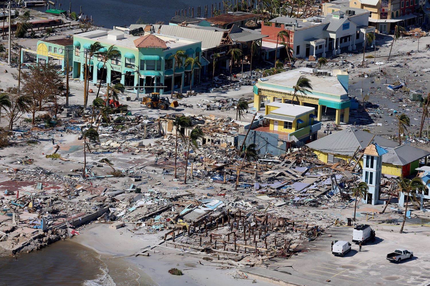 Hurricane Ian swept away a motel with 8 people trapped inside image