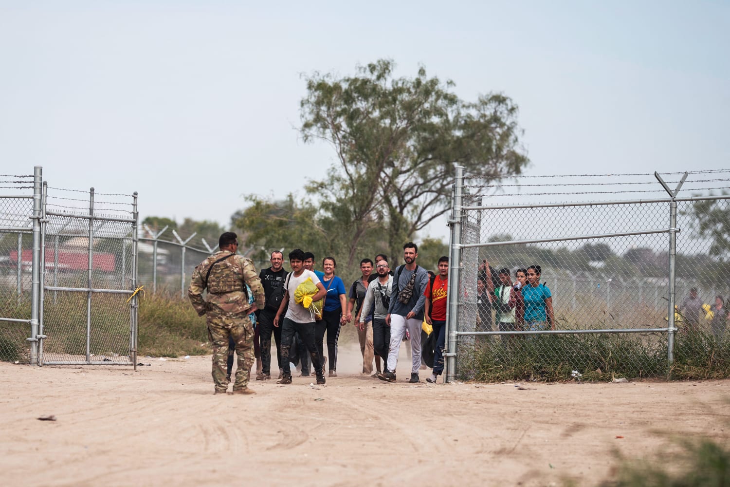 Migrant border crossings in fiscal year 2022 topped 2.76 million, breaking previous record