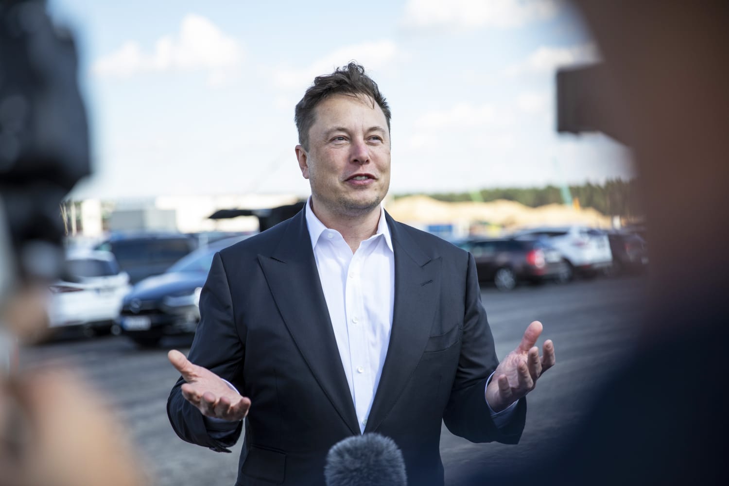 Elon Musk says he was not involved in Twitter lifting restriction on Ye's account following antisemitic post