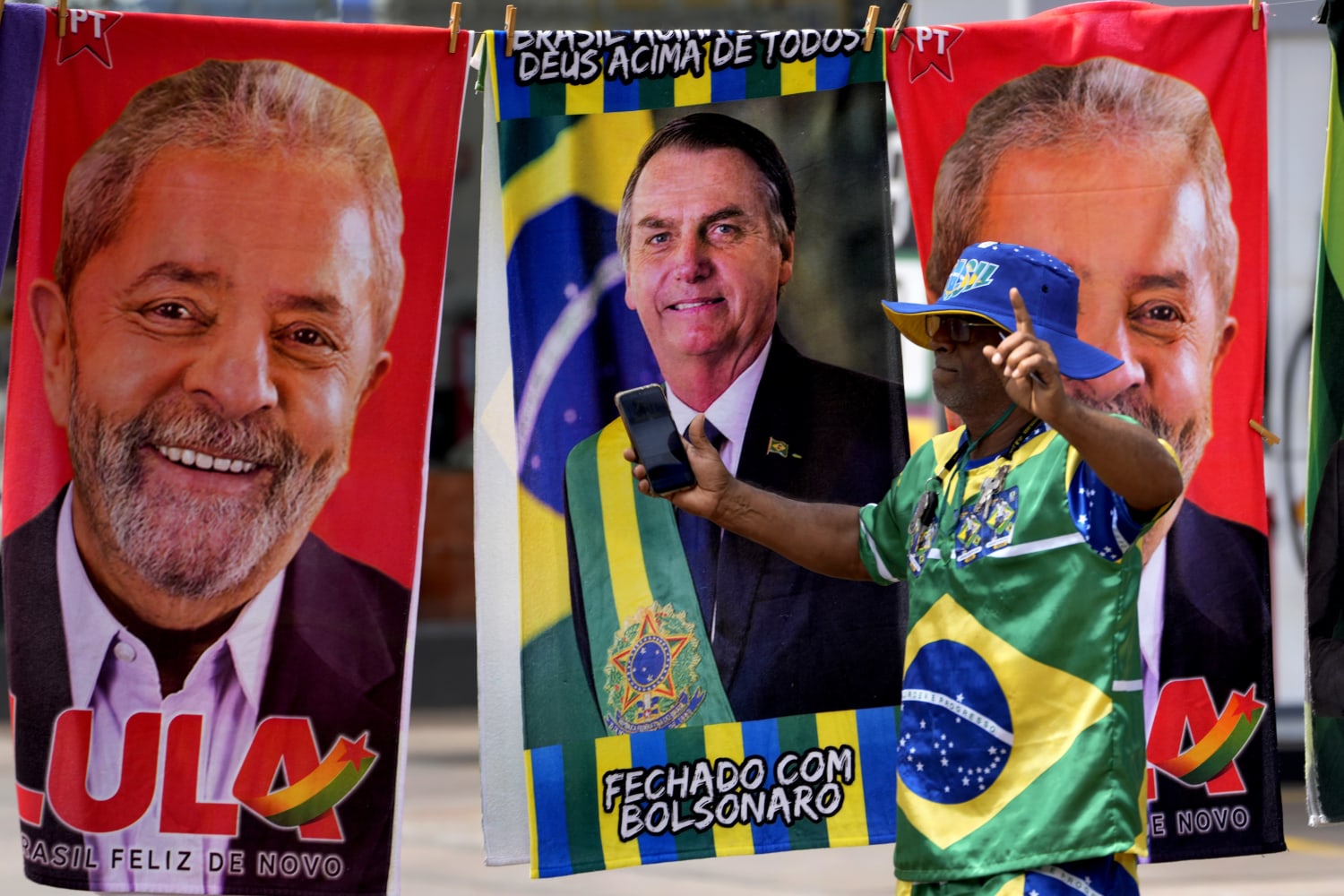 Brazil-votes-in-tense,-historic-election-with-Lula-against-Bolsonaro-