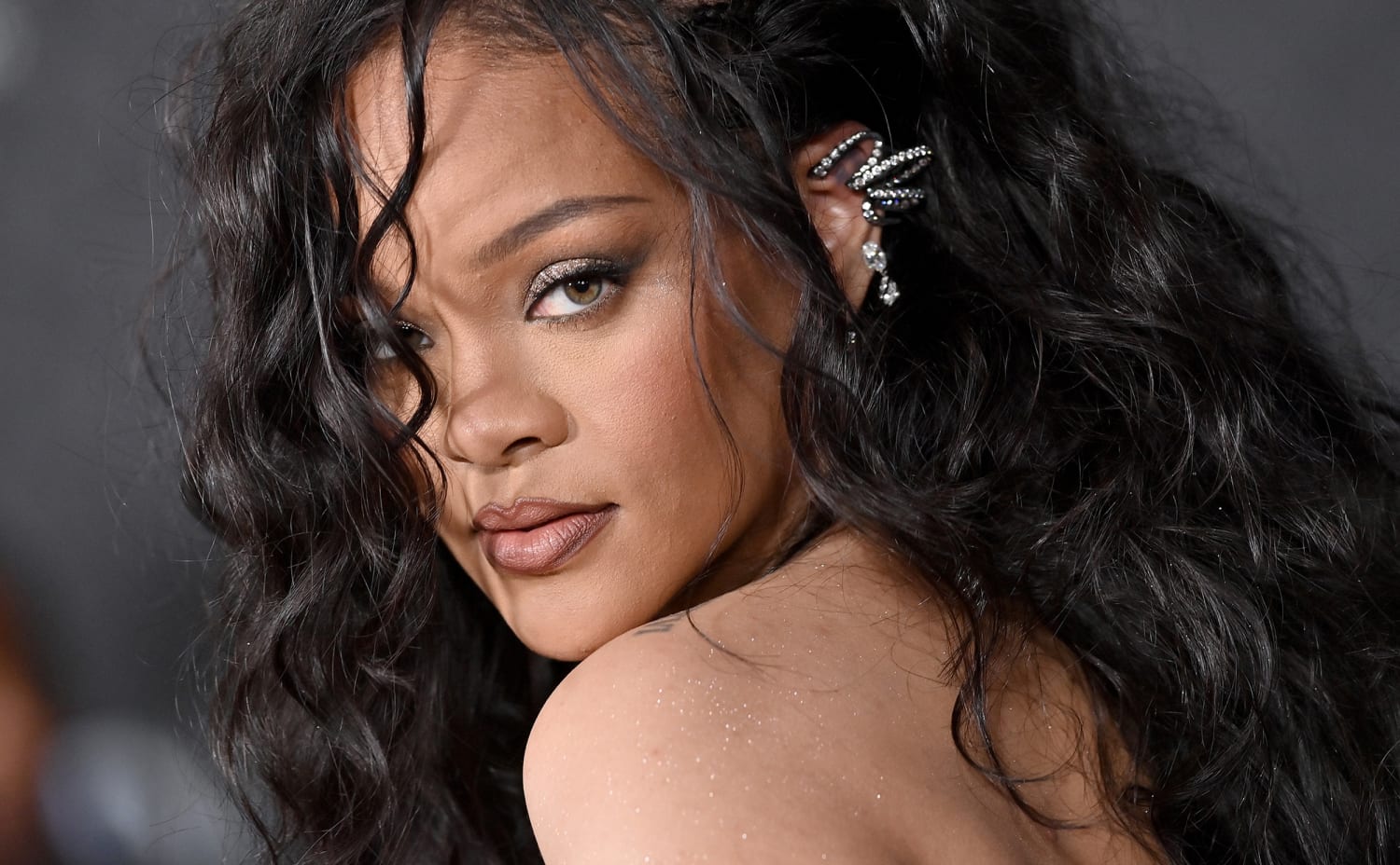 Rihanna fans claim foul-mouthed opening song was dig at not being