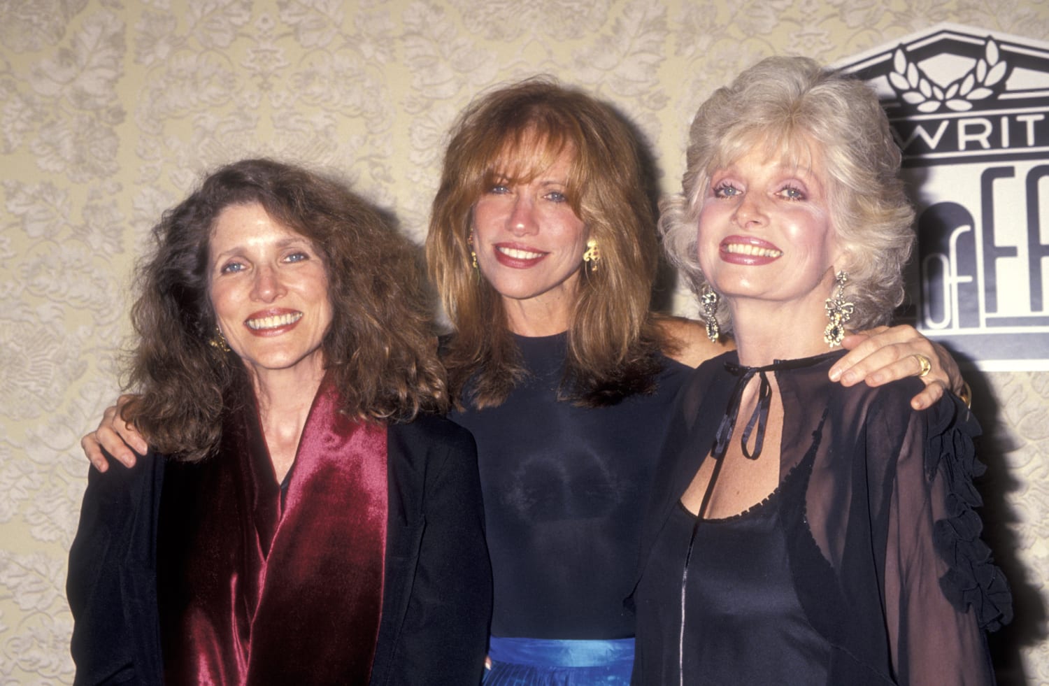 Carly Simon honors her sisters Joanna, Lucy in heartbreaking statement