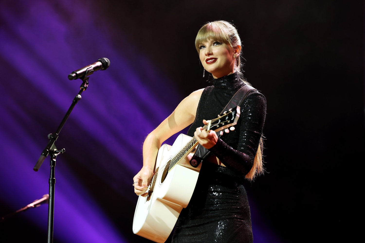 Taylor Swift Deflects Engagement Rumors On 'Lavender Haze' Off 'Midnights