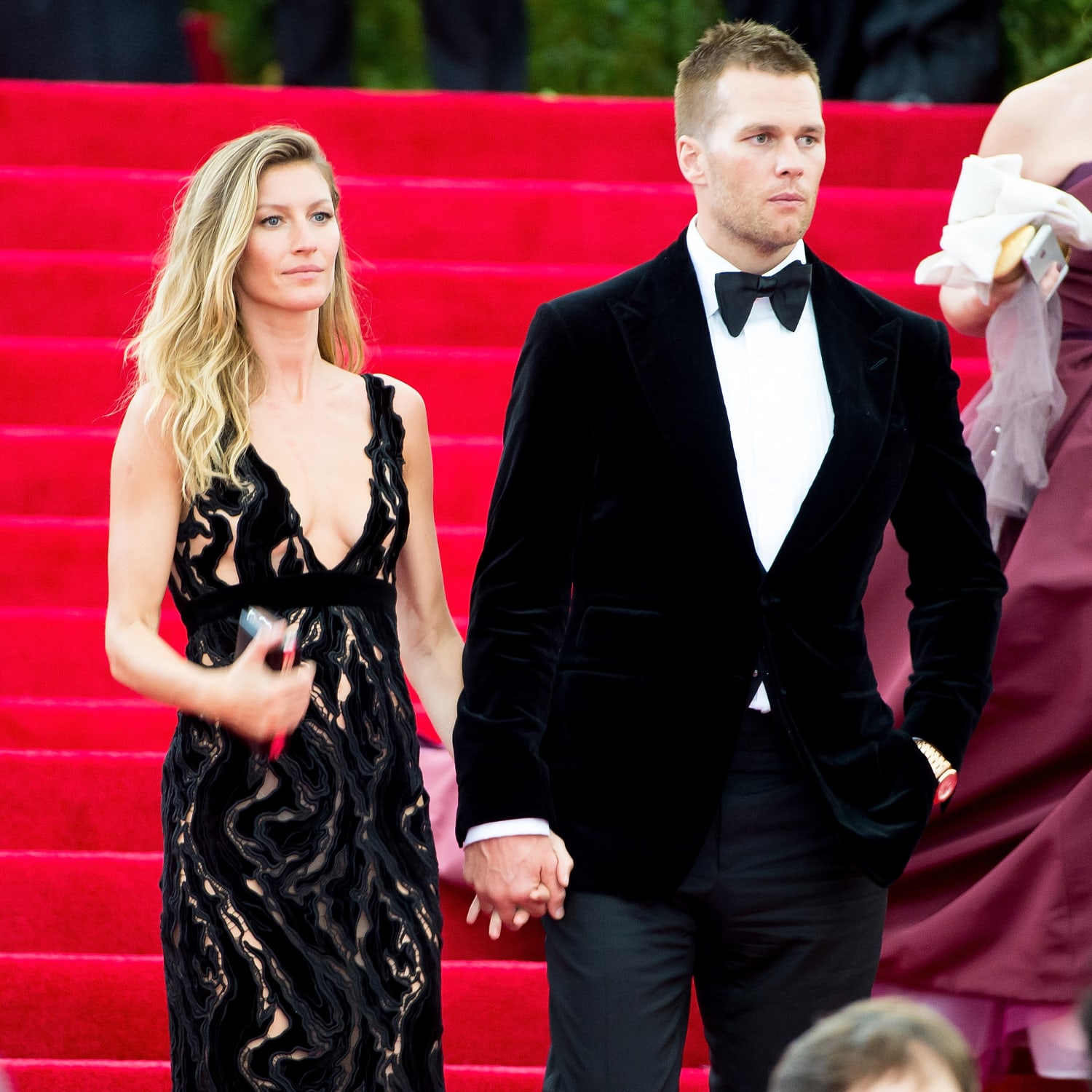 Report: Tom Brady and Gisele Bündchen hire divorce lawyers