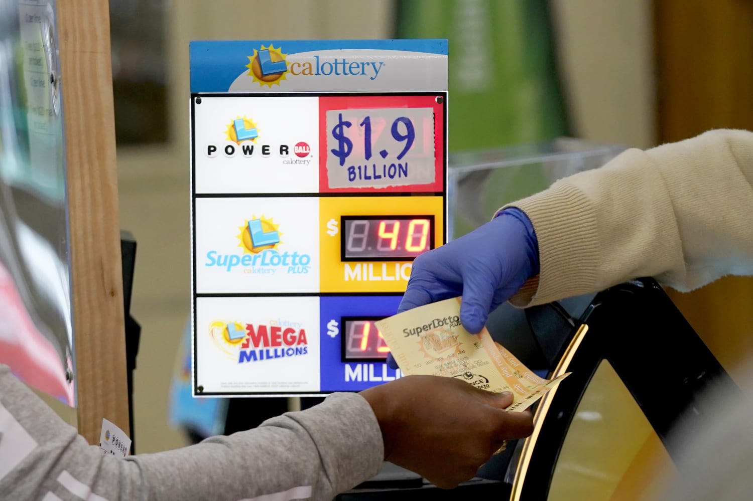 Powerball numbers in record $2B drawing announced after overnight delay