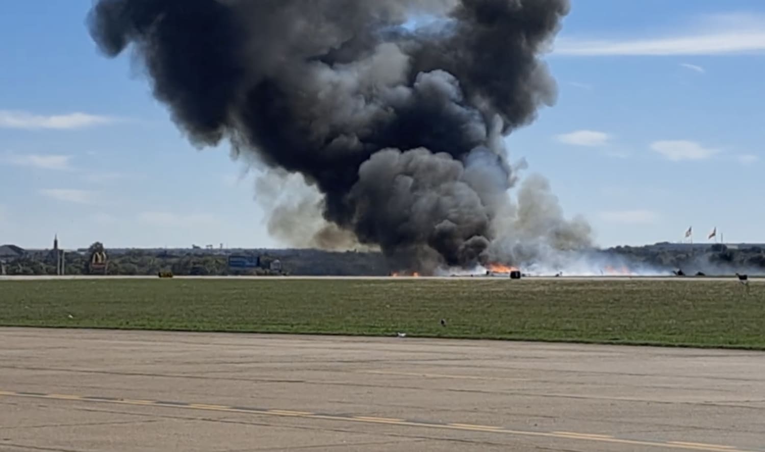 Video shows aftermath of plane collision at Dallas air show