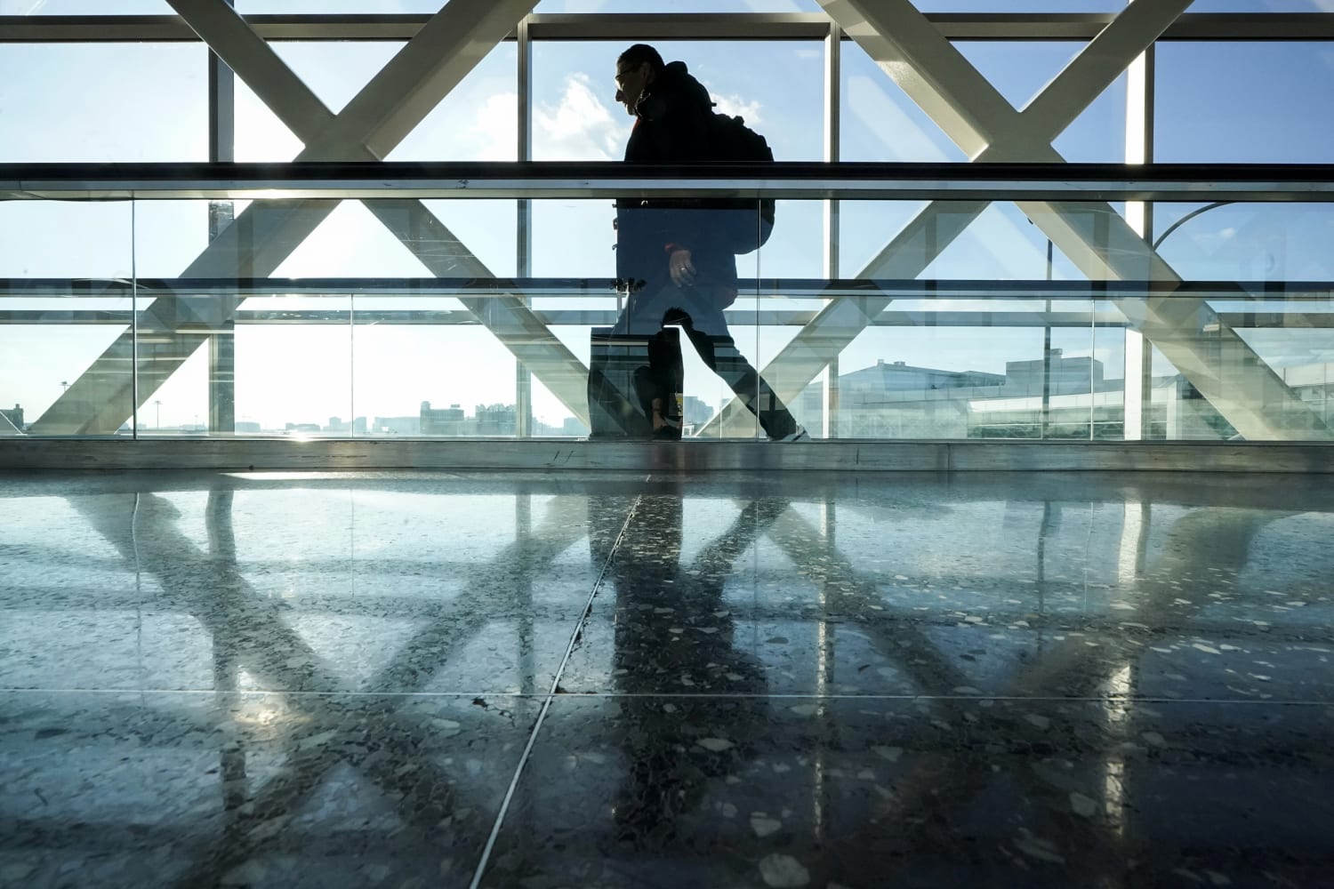 More than 2,500 U.S. flights delayed amid severe weather during post-Thanksgiving travel