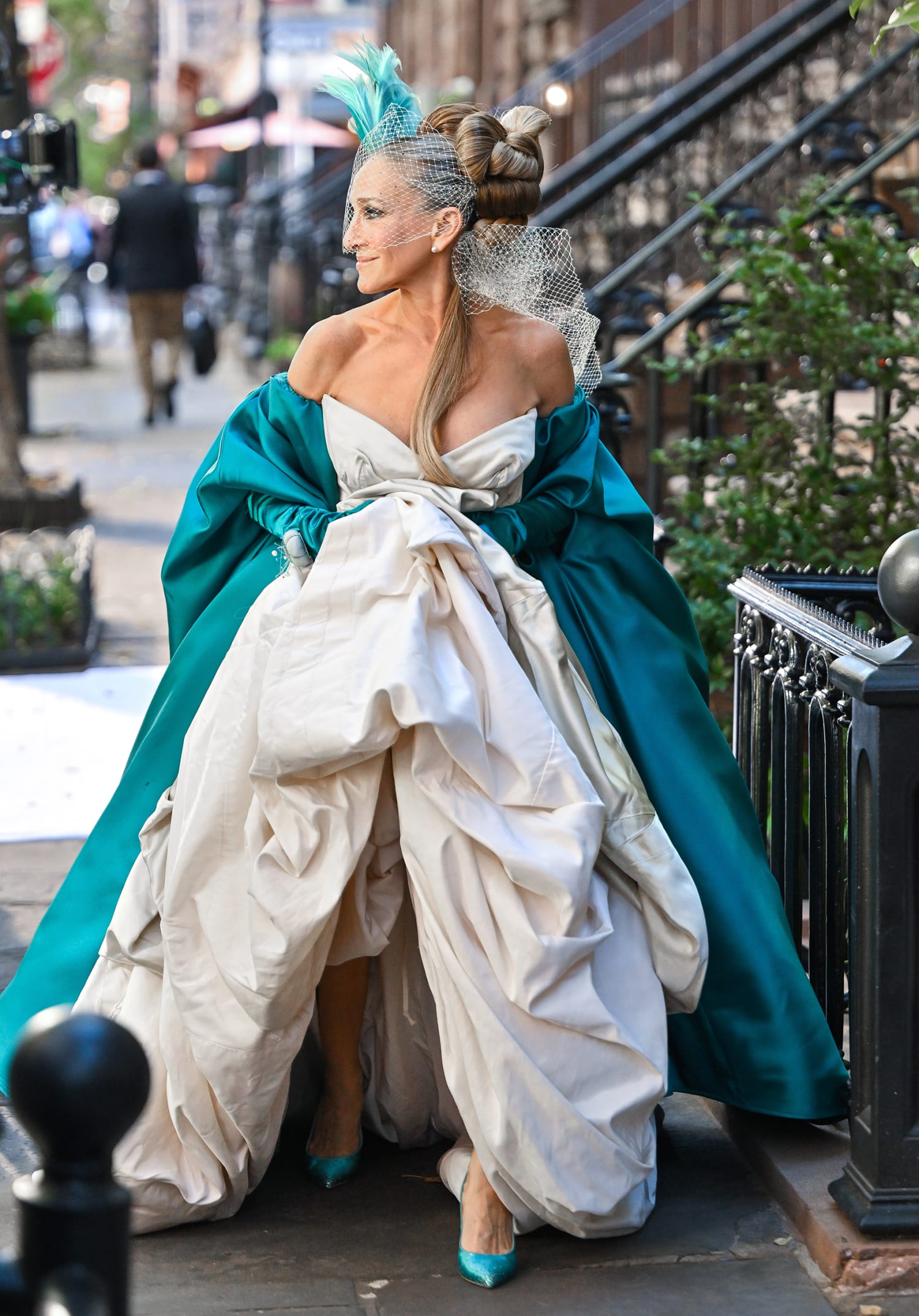 Sarah Jessica Parker Brings Back Carrie's Wedding Dress in 'AJLT