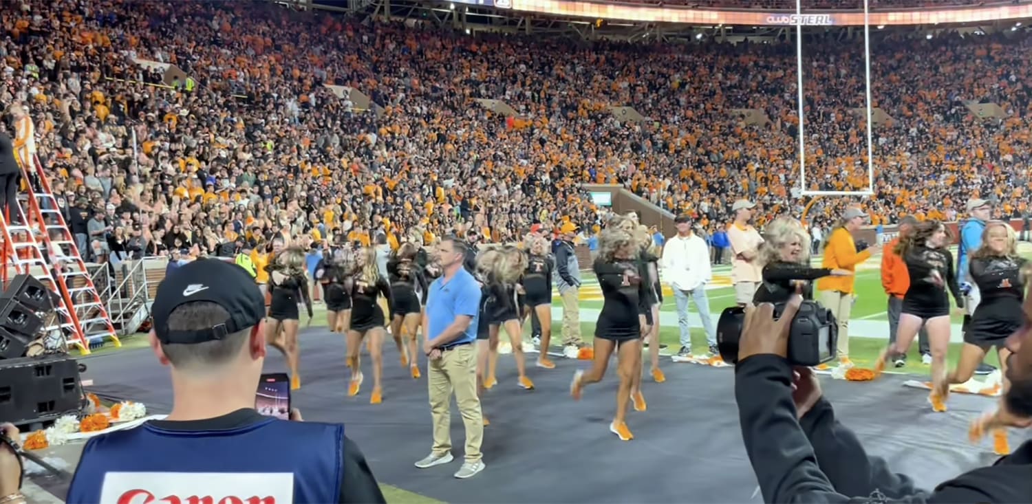 Female NY Giants Fan Railroads Guy In Stands After Tennessee