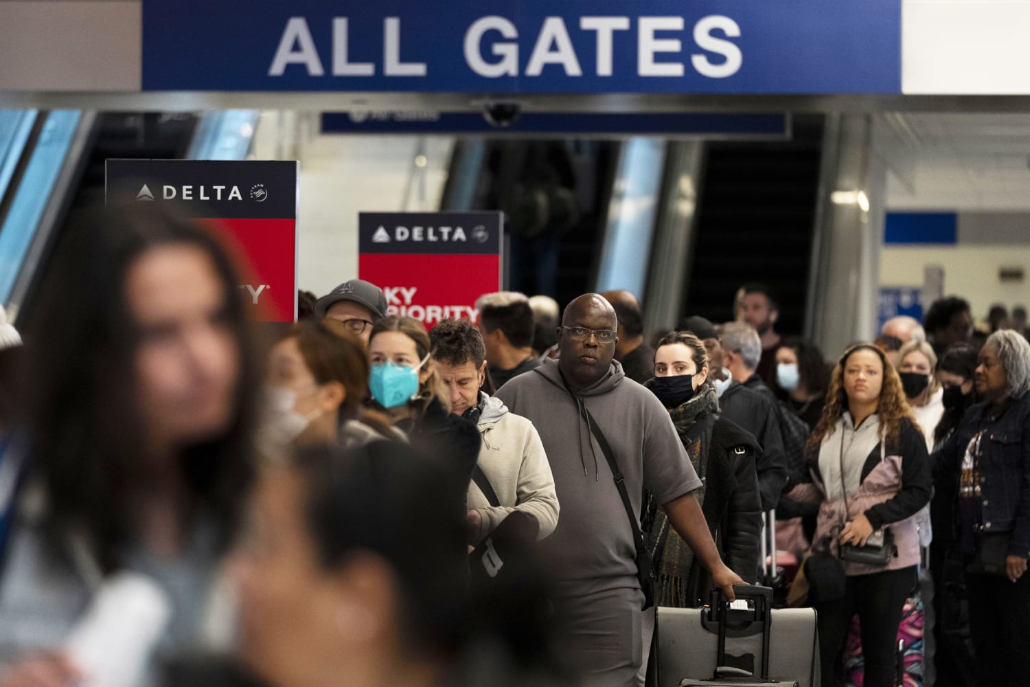 It's not just winter weather — some holiday travelers also face sliding service quality - NBC News