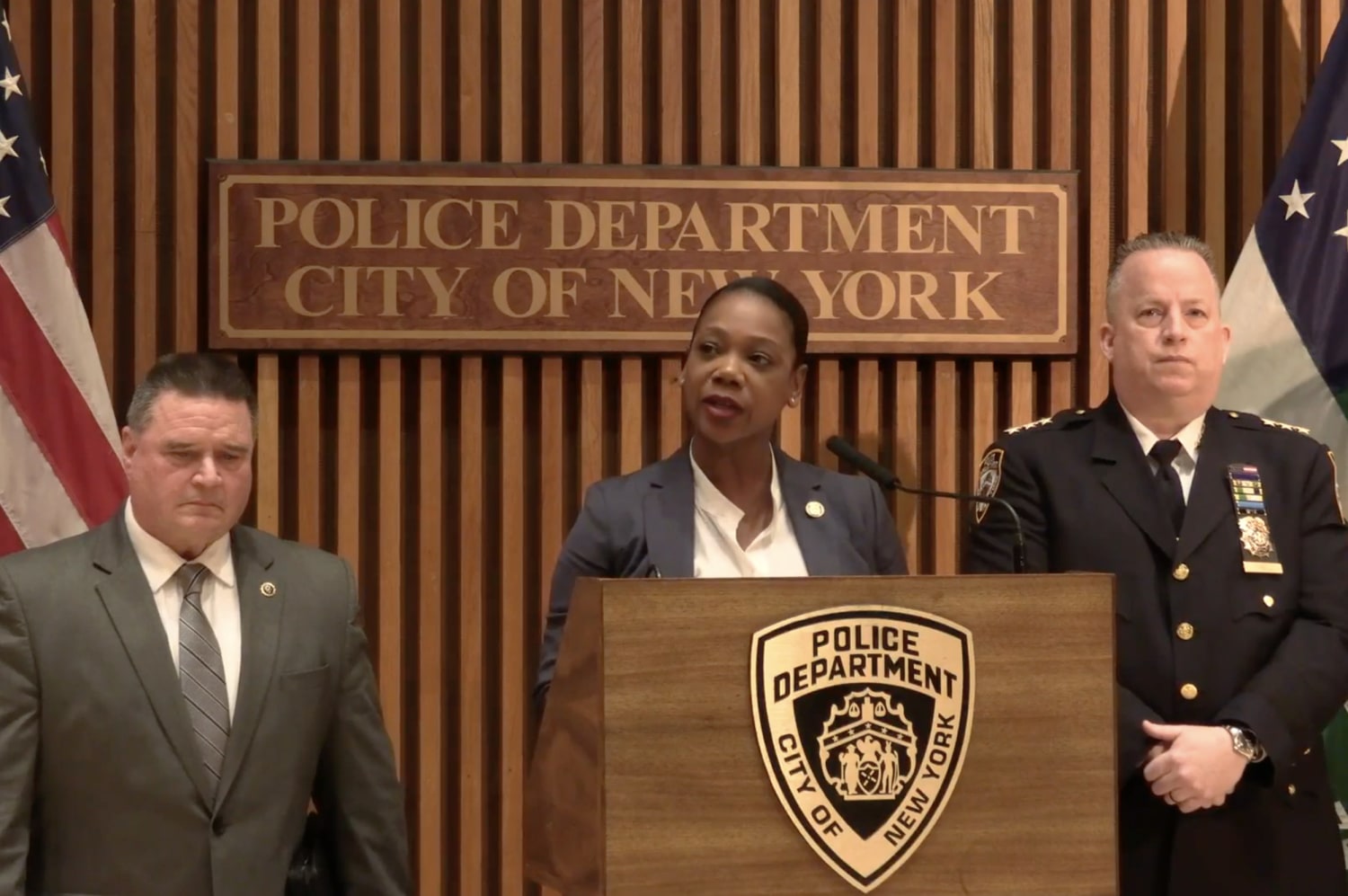 Man fatally slashed two strangers in random encounters around New York City, officials say