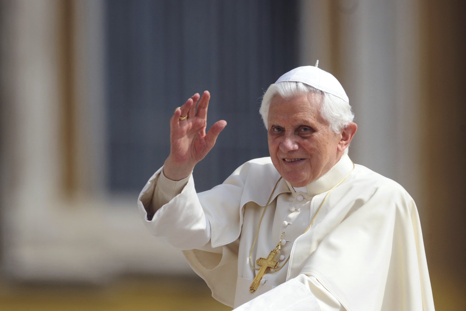 Fjendtlig Åbent umoral Ex pope Benedict 'very sick,' Pope Francis says