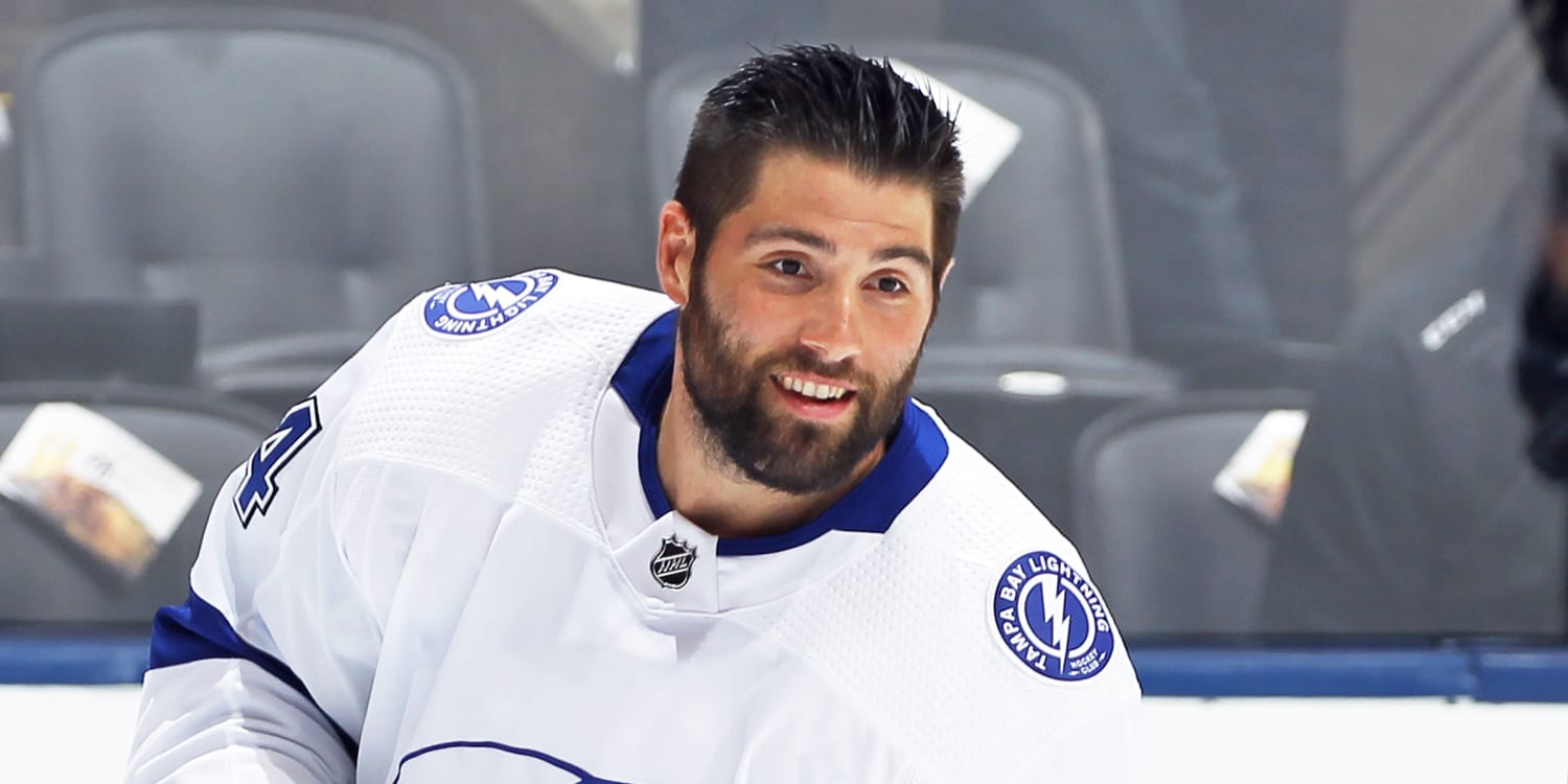 NHL Star Pat Maroon Turned Sportscaster's Body-Shaming Comments 'Into a  Positive