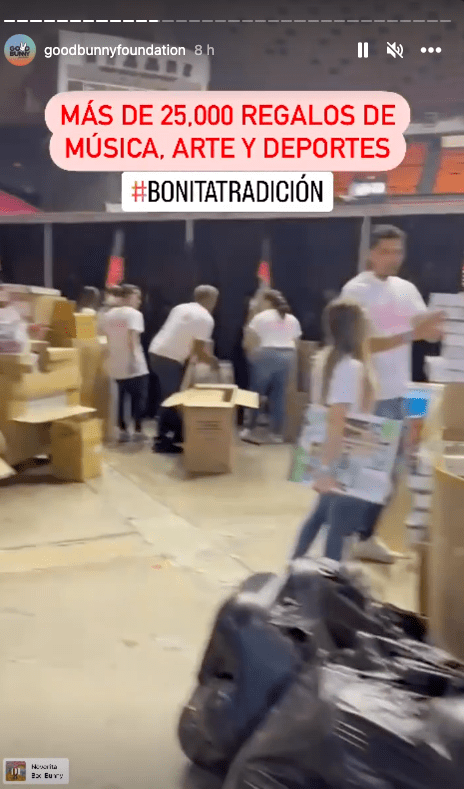 Bad Bunny hands out gifts to children at 'Bonita Tradicion