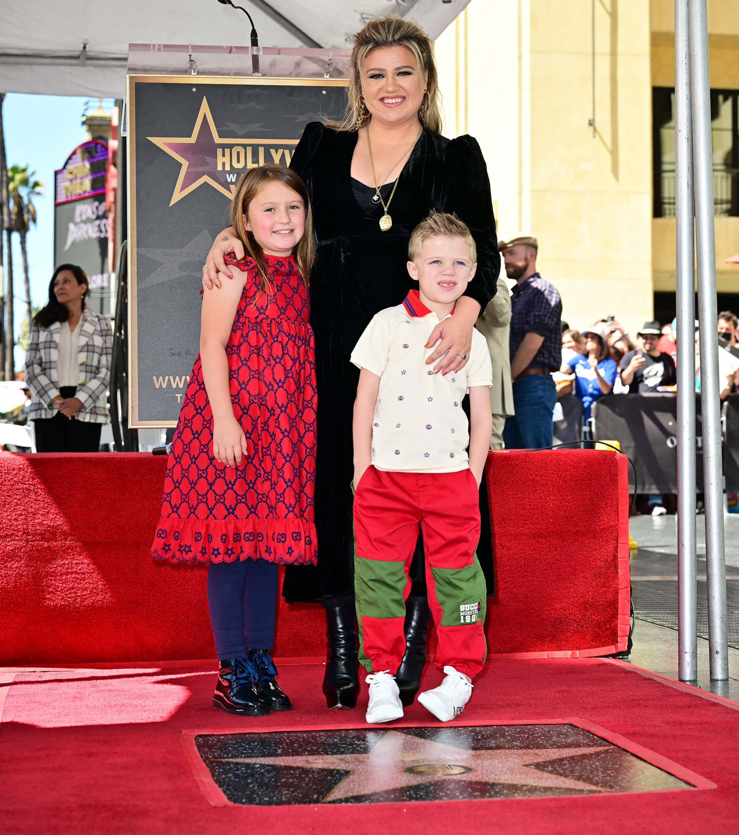 Kelly Clarkson's 2 Children: Everything to Know