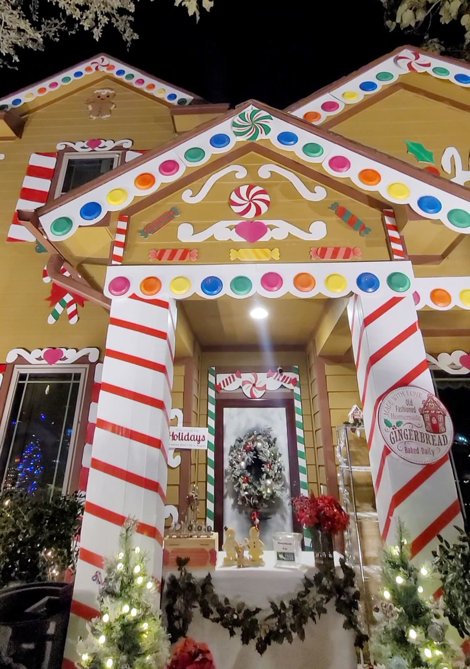 Texas Woman Decorates Home As A Gingerbread House For Christmas