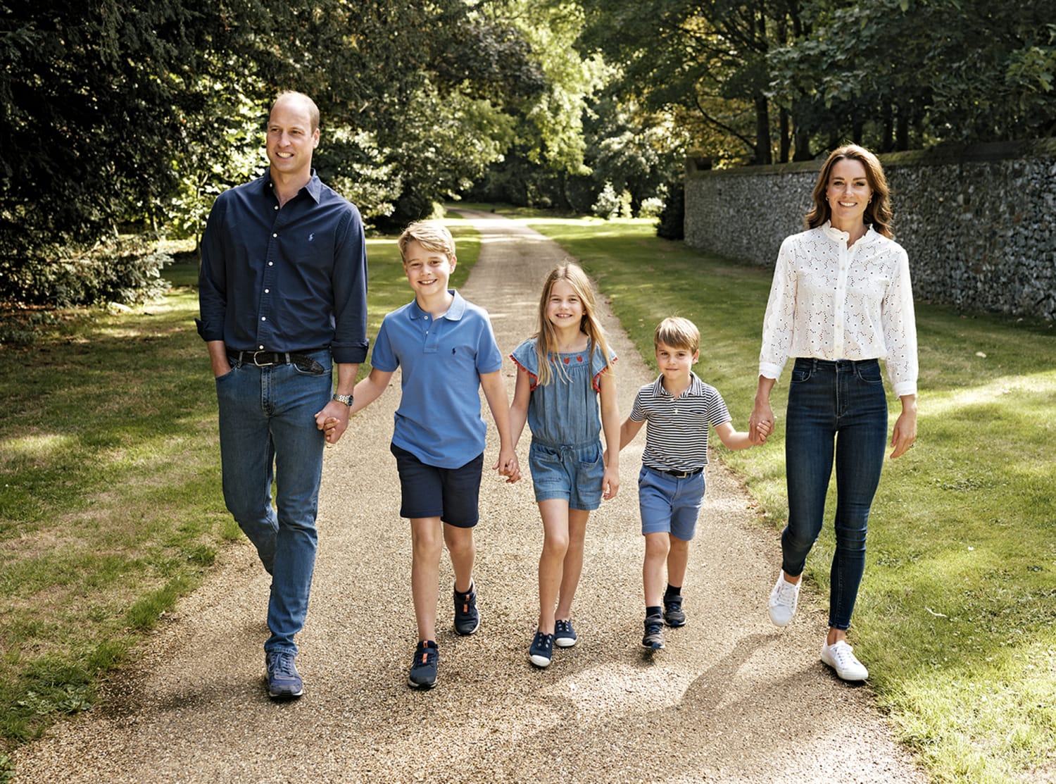Prince William, Kate Middleton Pose with Kids 2022