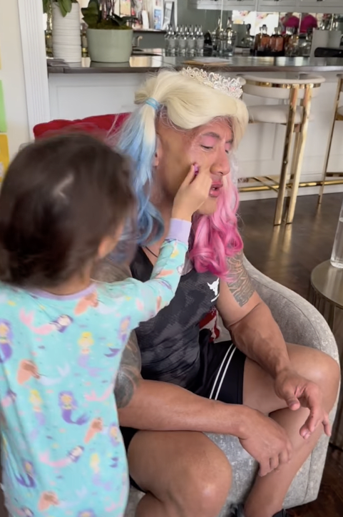 Dwayne Johnson’s 2 Young Daughters Give Him a Festive Holiday Makeover: ‘Dwanta Needs a Tutu’ - USA News Daily