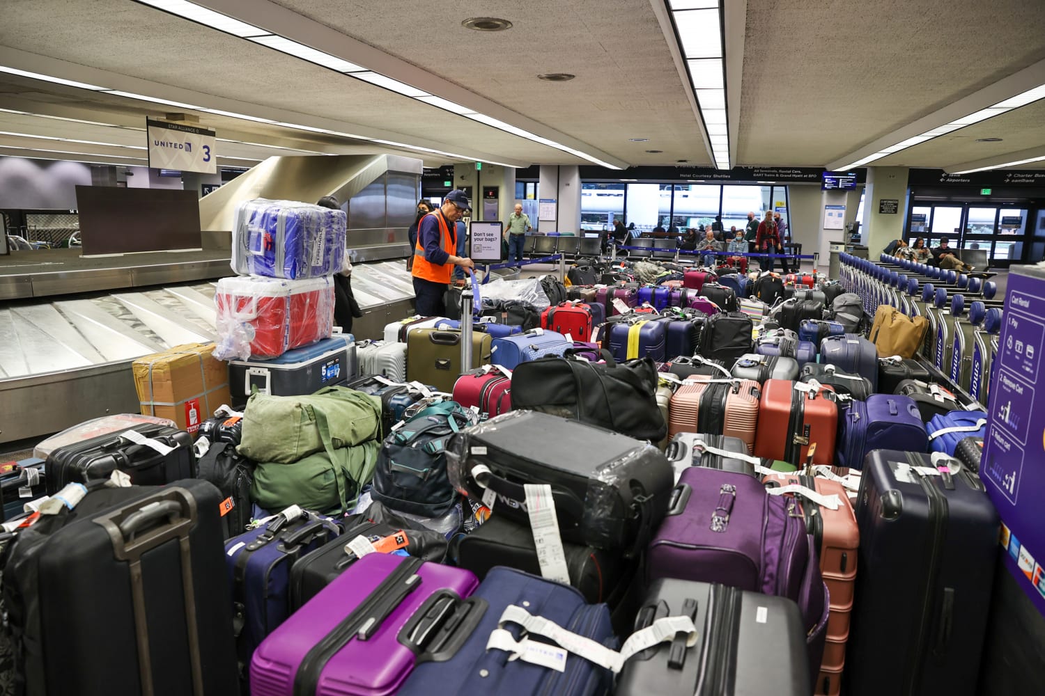 United airlines store delayed baggage