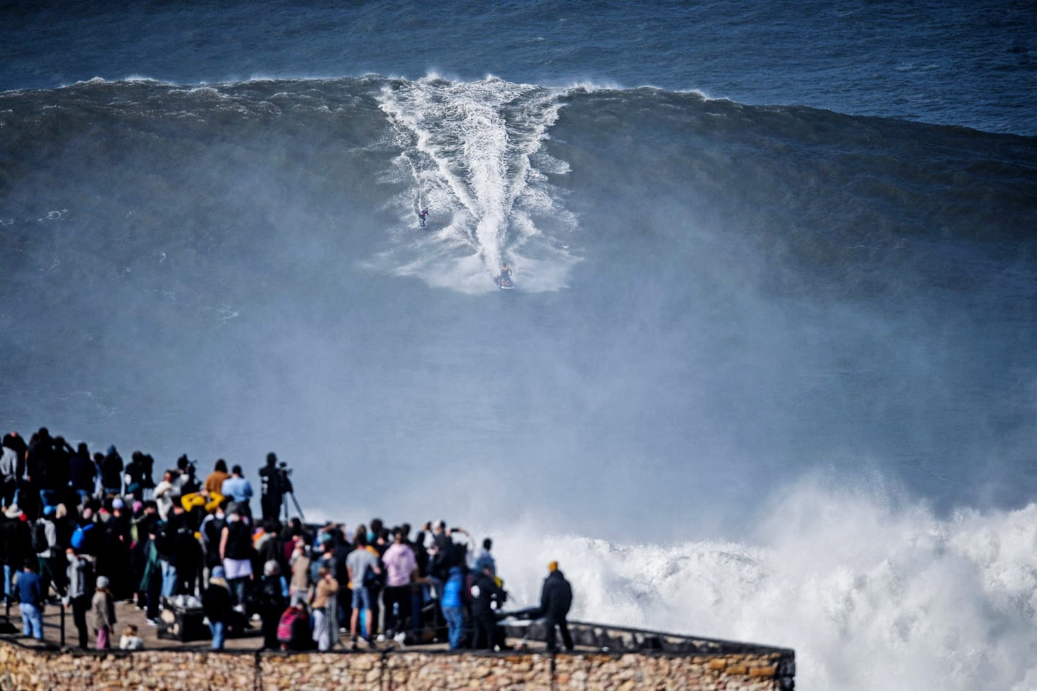 'Mad Dog' Marcio Freire dies in surfing accident in Nazaré, Portugal