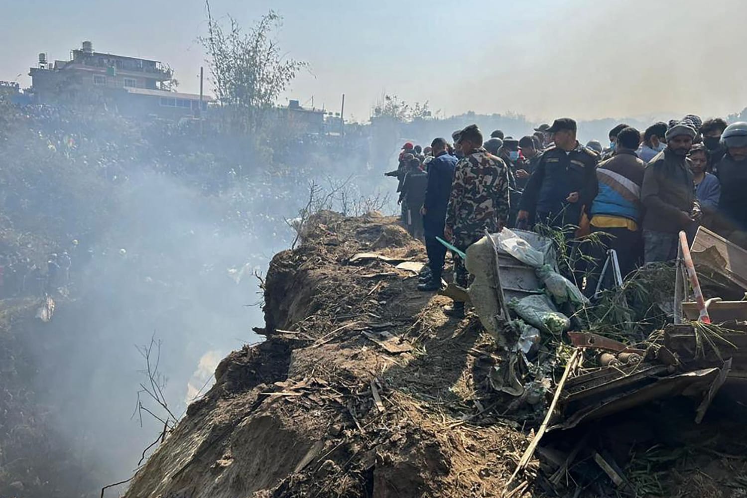 Место авиакатастрофы. В Непале разбился самолет 2023. АТР 72 Непал. Катастрофа ATR 72 В Покхаре. Крушение самолета в Непале 2023.