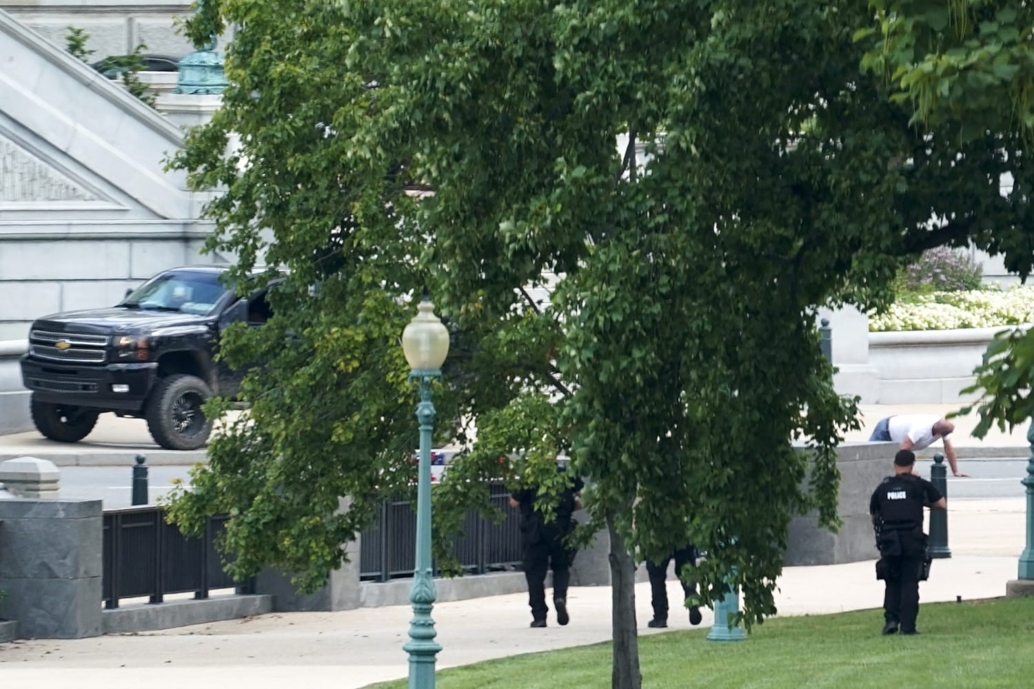 Man who claimed he had bomb near Capitol pleads guilty