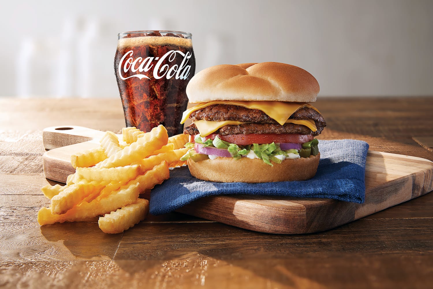 https://media-cldnry.s-nbcnews.com/image/upload/rockcms/2023-01/burger-chain-switching-pepsi-to-coca-cola-zz-230120-01-d8f65d.jpg