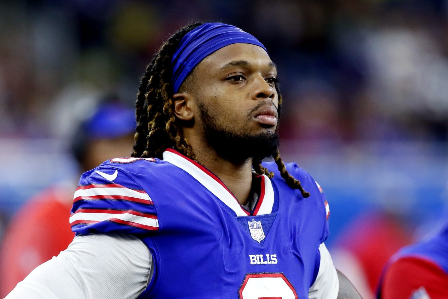 Damar Hamlin's uncle says the Buffalo Bills player has lung damage and is  still on a ventilator - CBS News