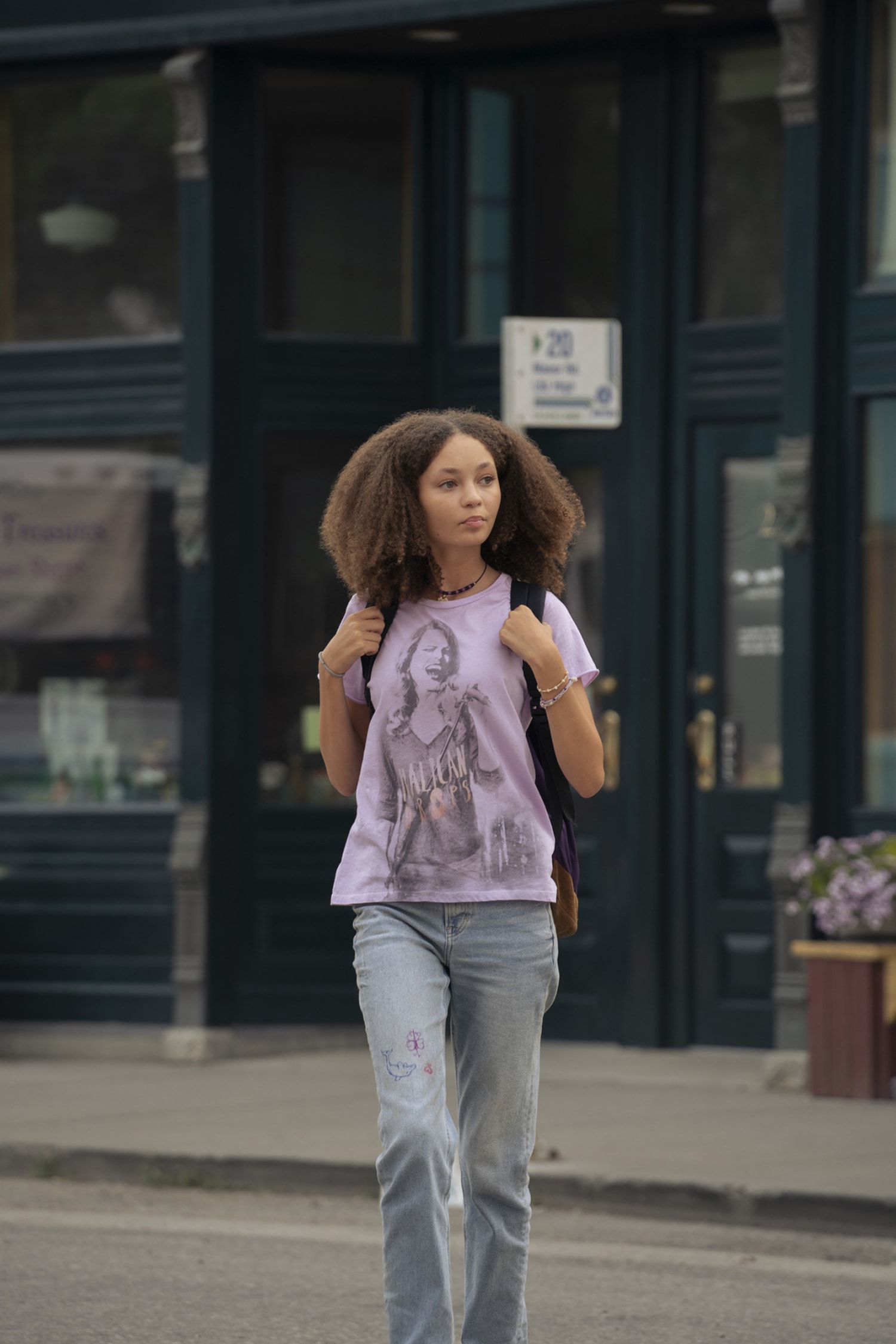 Halican Drops t-shirt in pink worn by Sarah Miller (Nico Parker) as seen in The  Last of Us TV series outfits (S01E01)