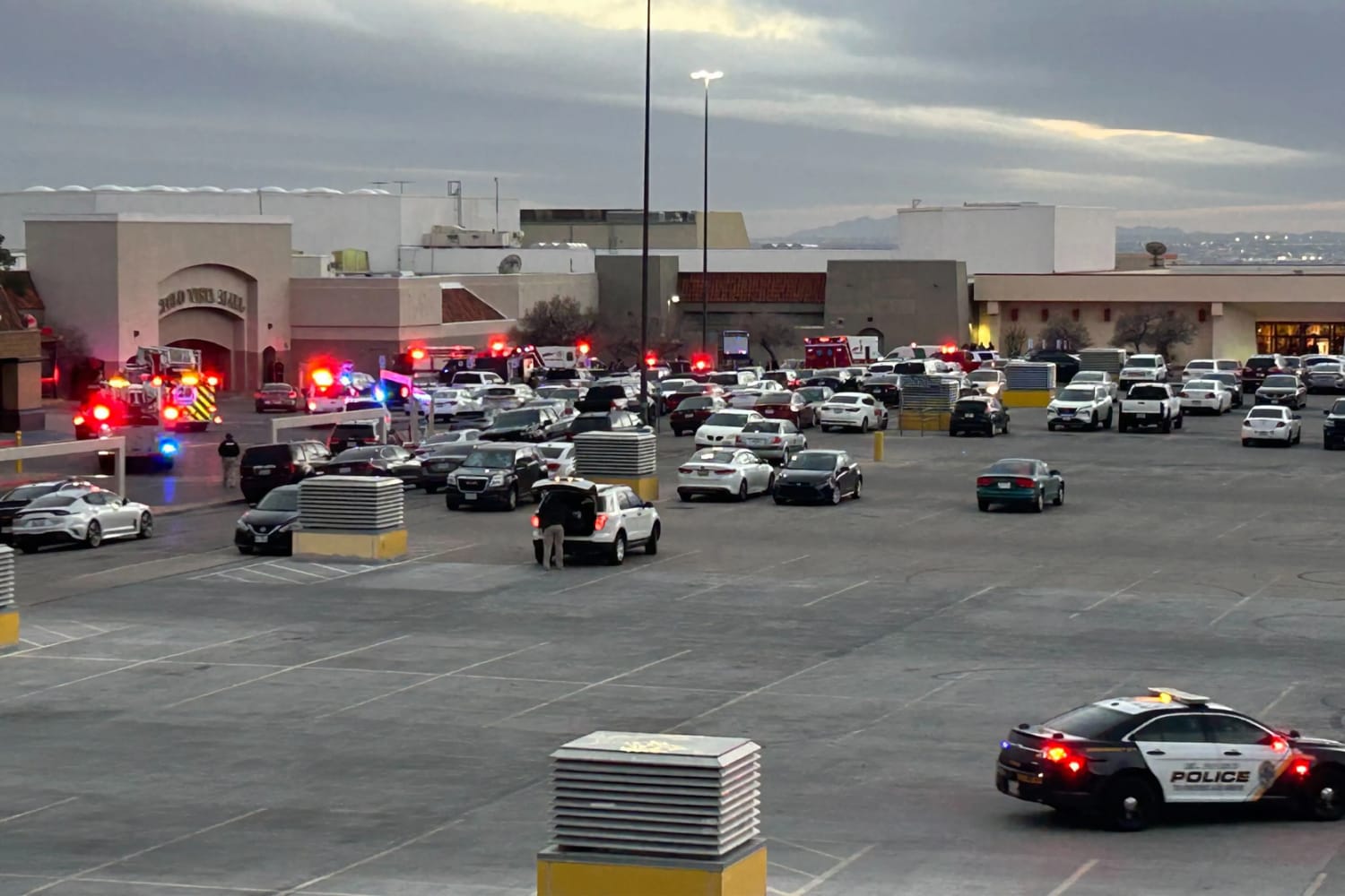 One dead, three injured after shooting inside El Paso mall Internewscast Journal