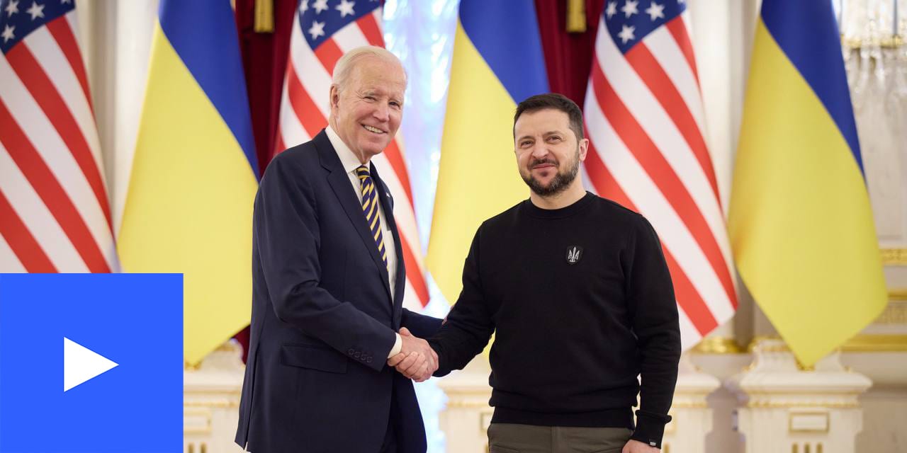 A photo of Biden shaking Zelenskyy's hand