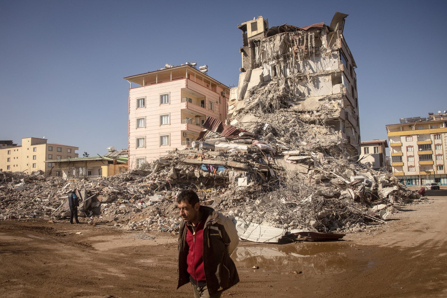 Naarmate het dodental als gevolg van de aardbeving in Turkije toeneemt, neemt ook de woede tegen de regering toe