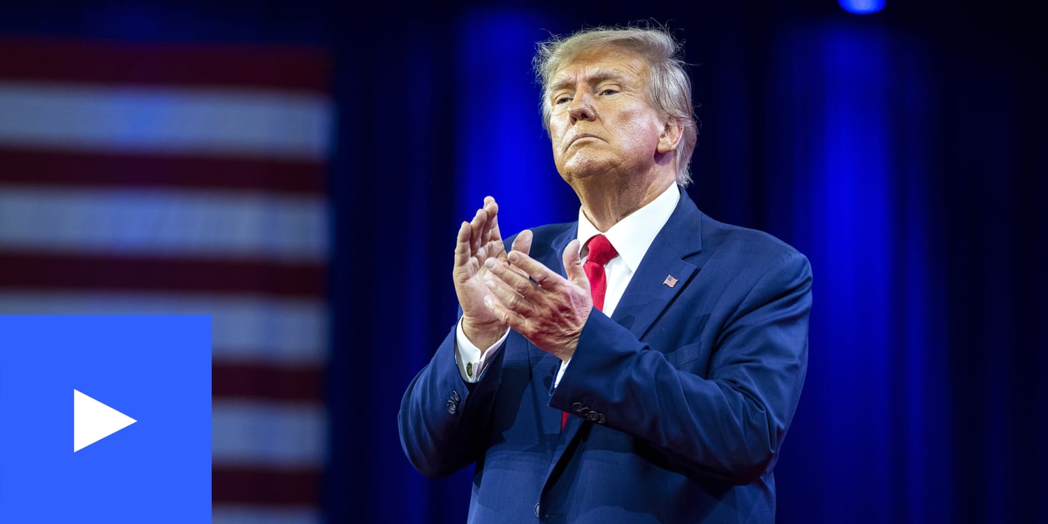 A photo of Trump clapping at CPAC