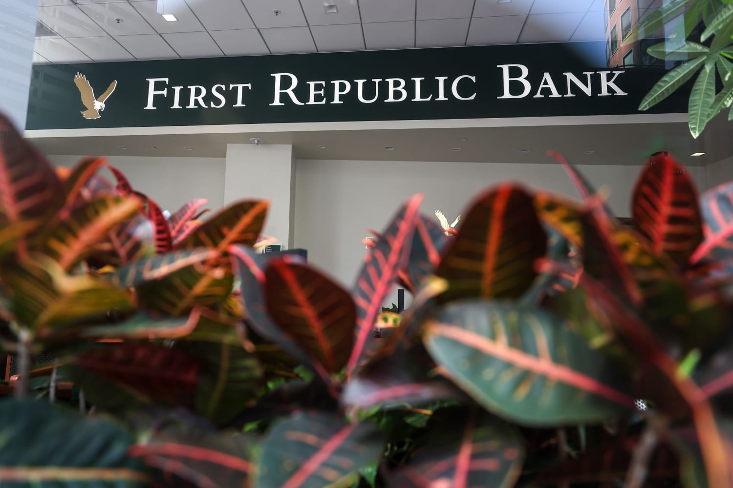 Wall Street rides to the rescue as 11 banks pledge $30 billion to First Republic Bank