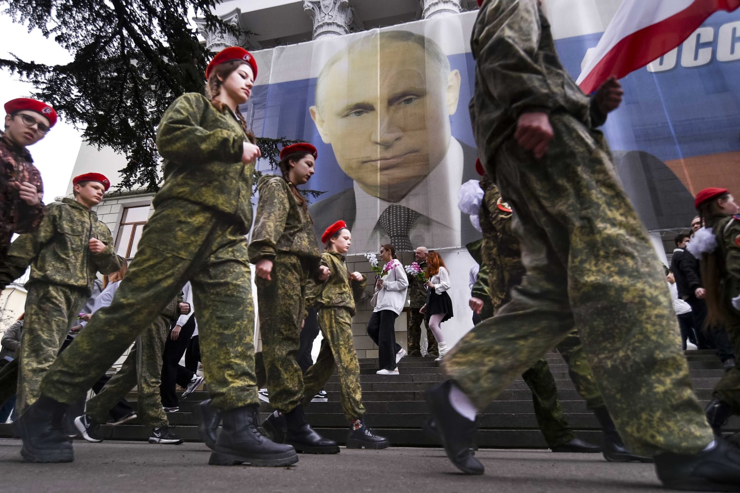A Muslim minority loyal to Ukraine bears the brunt of Russia’s crackdown in Crimea