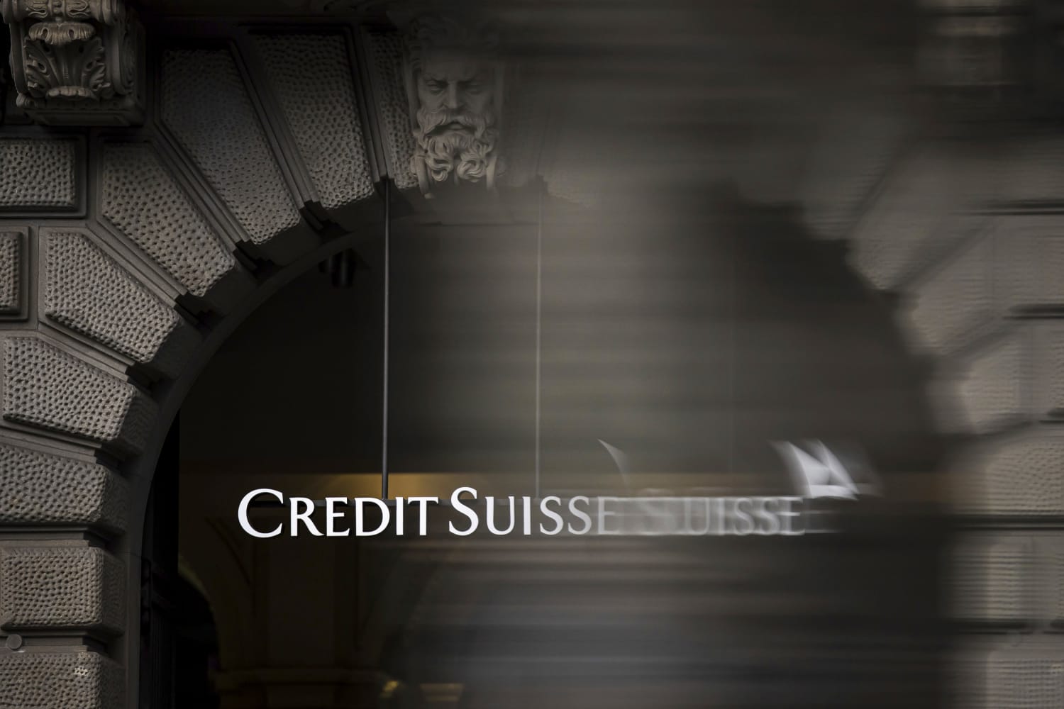 UBS reportedly offers to buy Credit Suisse for up to $1 billion