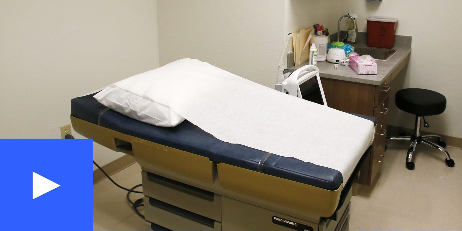 A photo of a doctor examination bed