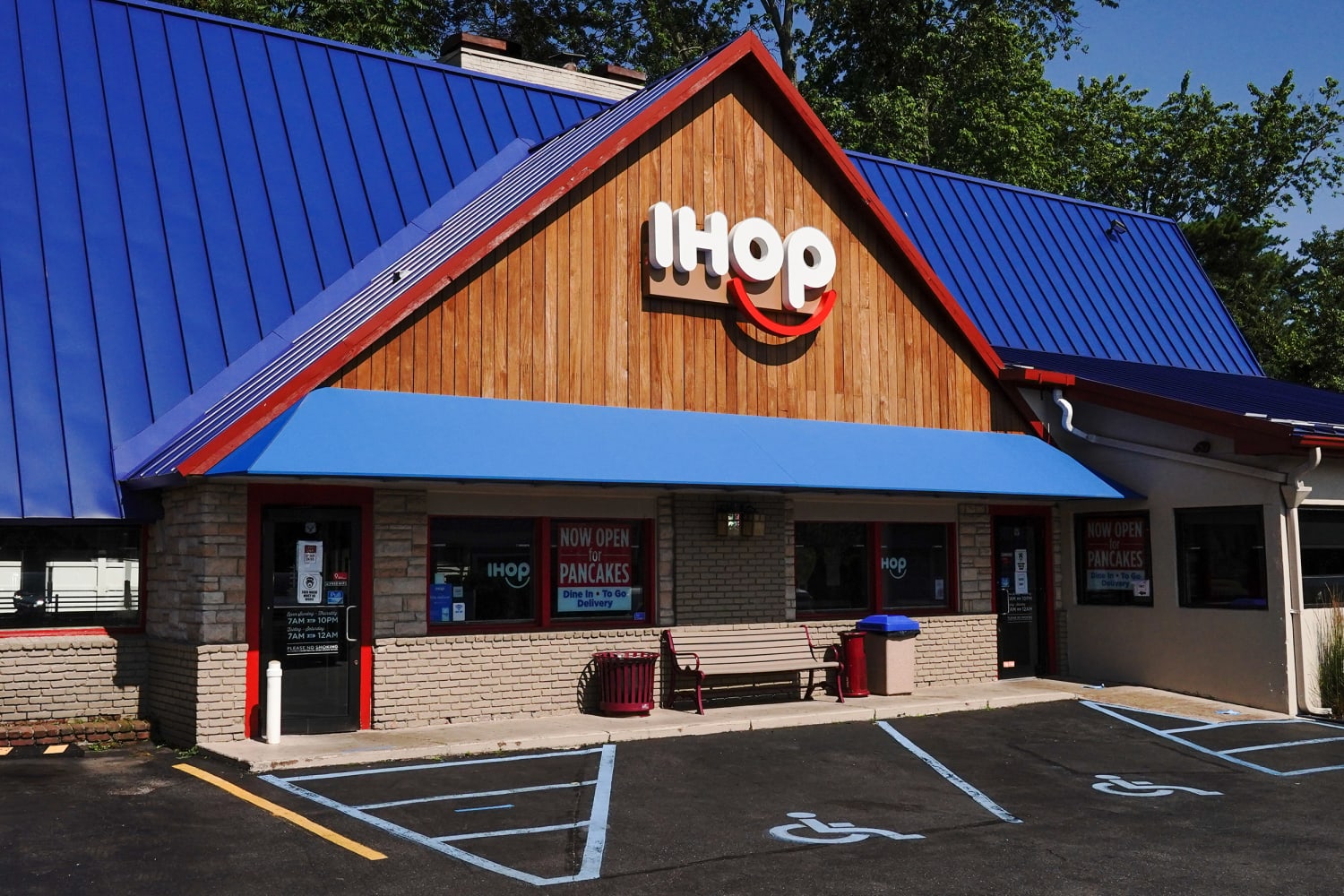 IHOP Pancake Restaurant. International House of Pancakes is Expanding Their  Menu To Include Burgers II Editorial Photography - Image of america, food:  150008157