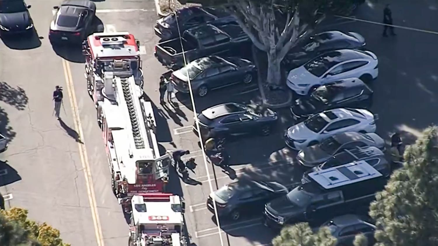 1 dead, 3 seriously wounded in shooting outside L.A. Trader Joe’s