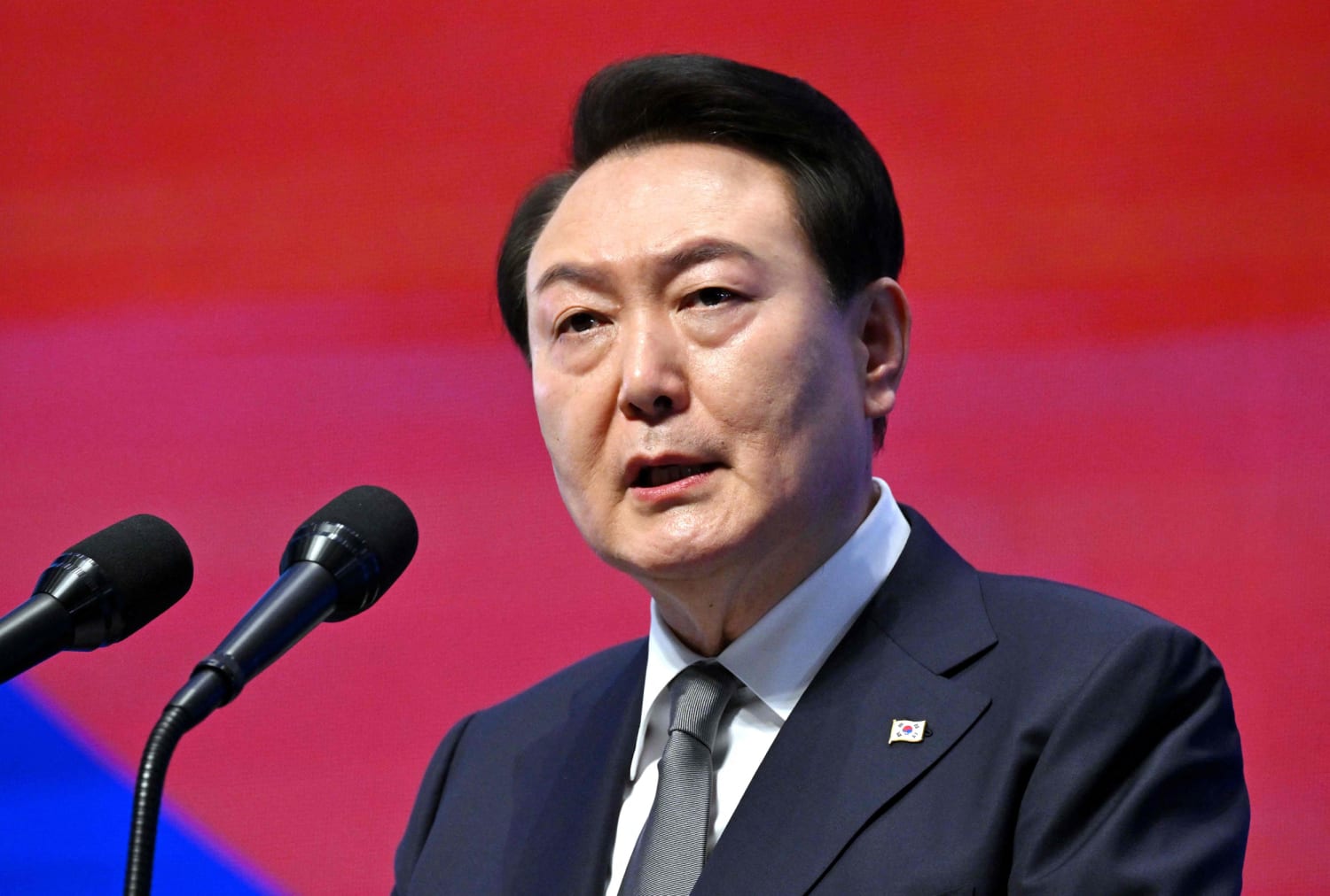최고 의원들은 한국 대통령에게 의회 연설을 촉구했습니다.