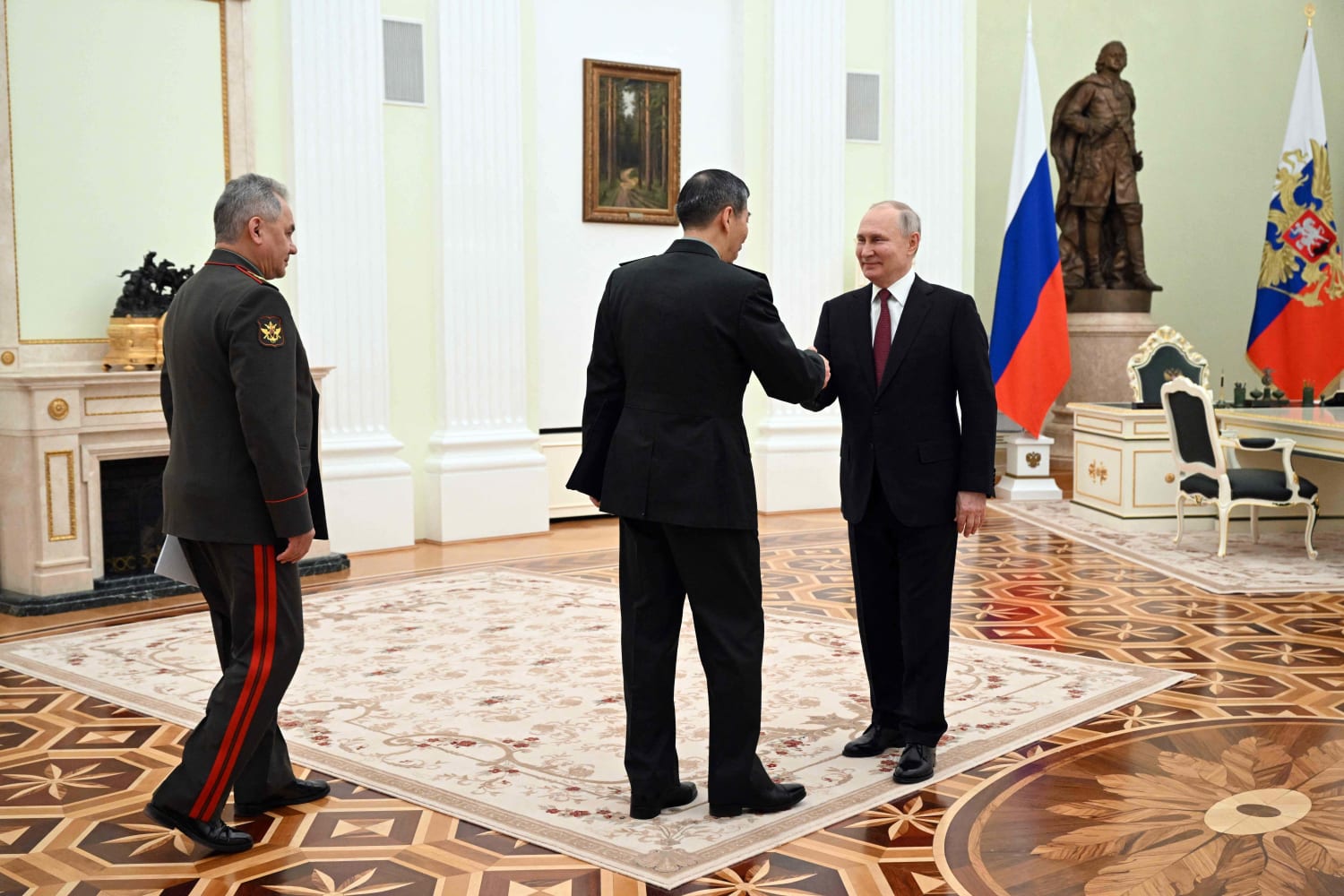 dedo oyente su Putin and Chinese defense minister hail military cooperation in Moscow  meeting