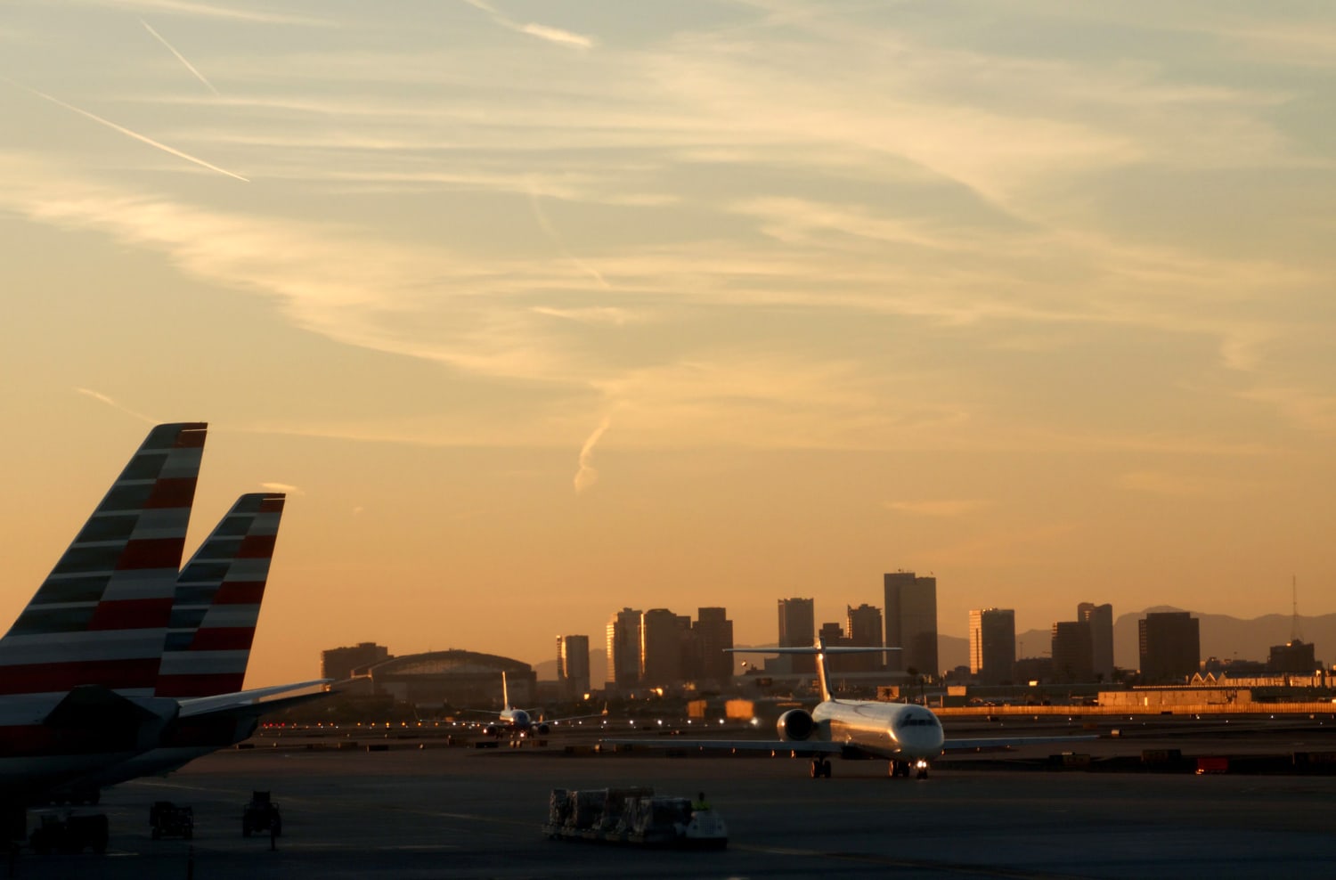 3 agentes de la TSA heridos después de un ataque «no provocado» en el aeropuerto de Phoenix, según la agencia