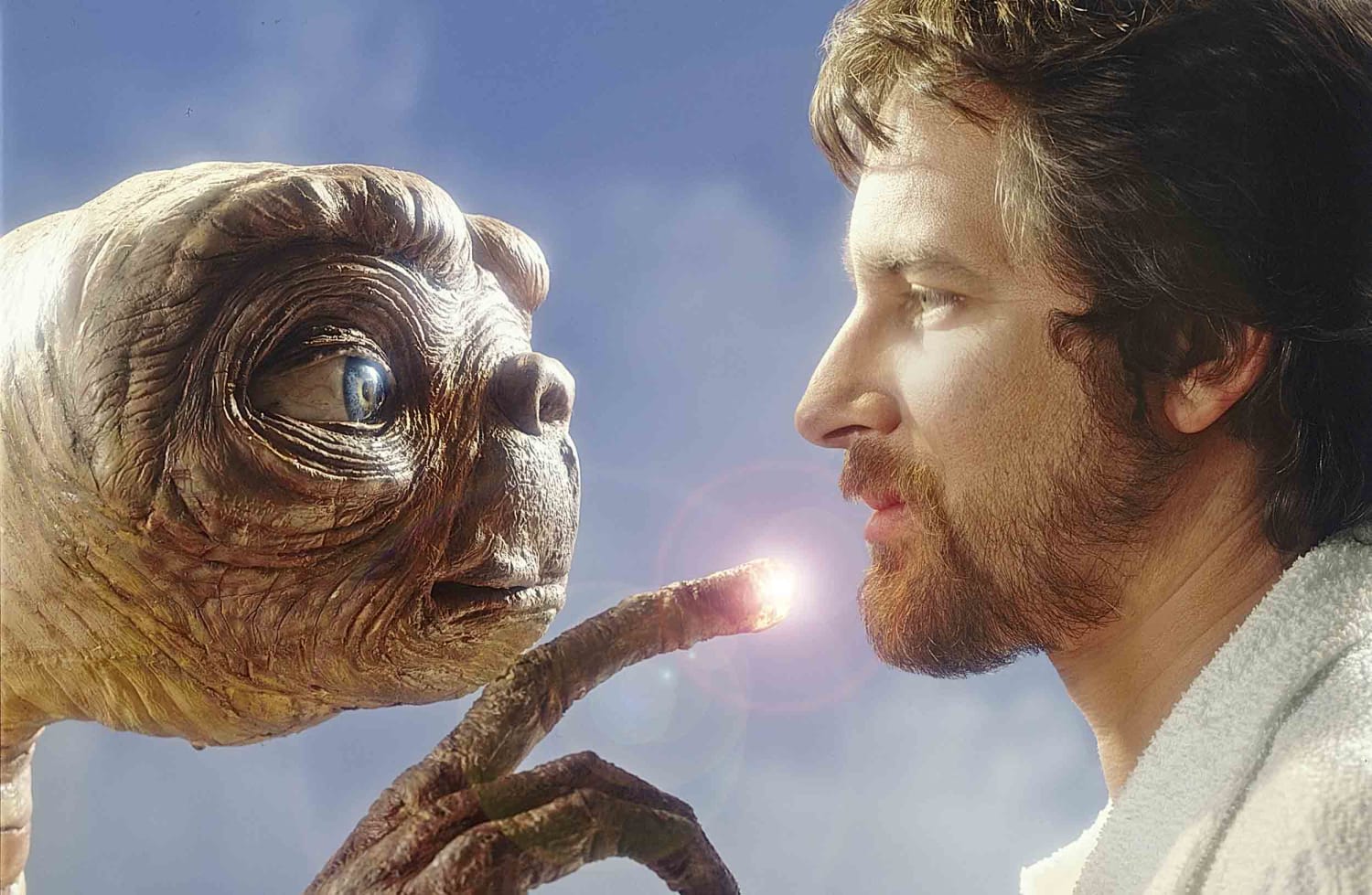 Steven Spielberg diz que se arrepende de liberar as armas de ‘ET’