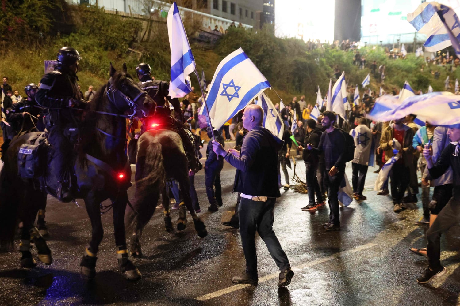 Israeli protests over judicial overhaul continue despite Netanyahu’s pause