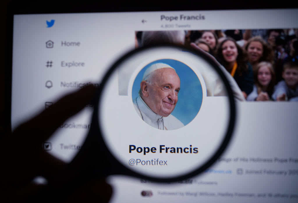 Nemmeno papa Francesco è stato salvato dalla perdita del segno di verifica di Twitter dopo l’entrata in vigore del previsto cambiamento