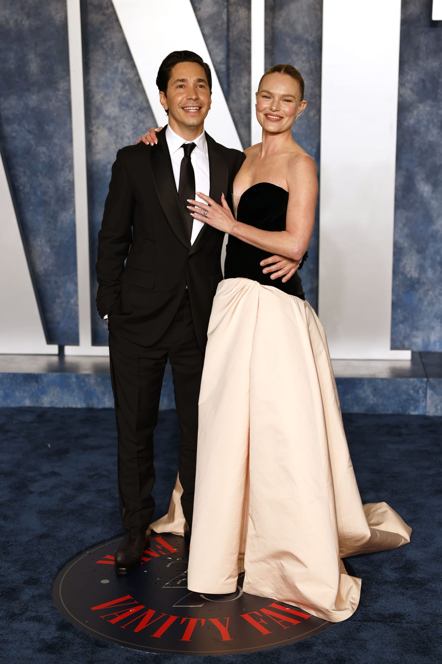 Justin Long Teases Kate Bosworth's Different Eye Colors With Help From A  Contact Lens, image size:1500x2250