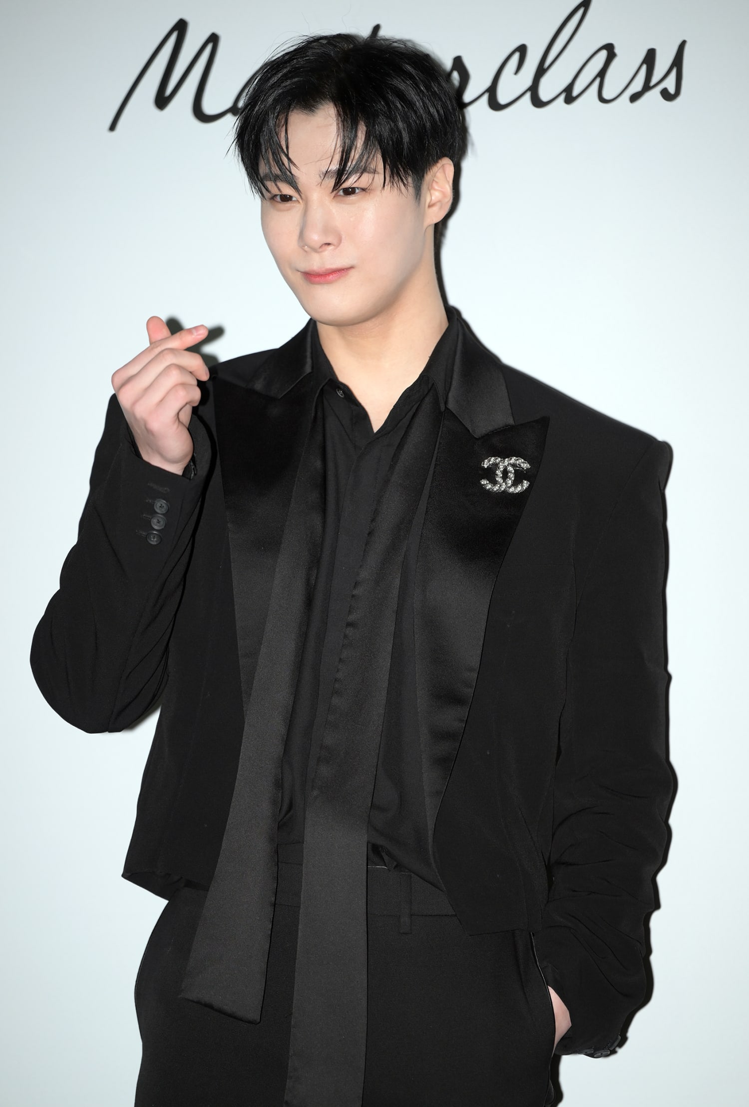 MOON BIN 写真集 Amazon.co.jp: ムンビン - MOON BIN 2022 OFFICIAL PHOTO BOOK