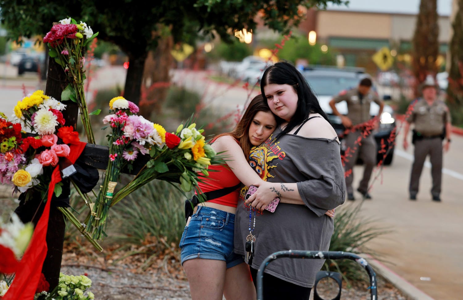 Eyewitnesses recall horrifying scenes from the Texas mall shooting