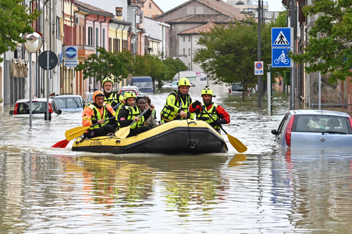 فيضانات مدمرة خلفت وراءها مزارع مدمرة ومنازل مدمرة في شمال إيطاليا